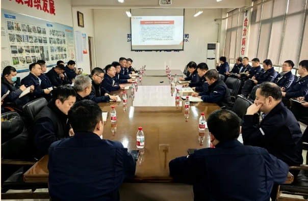 12月31日，郑纺机党委书记、董事长、总经理吕宏斌深入生产制 